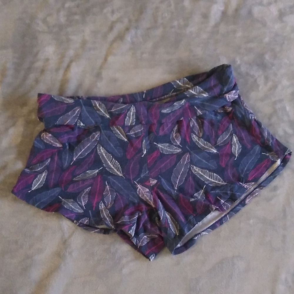 BUMP IN THE NIGHT Leaf Print Maternity Shorts